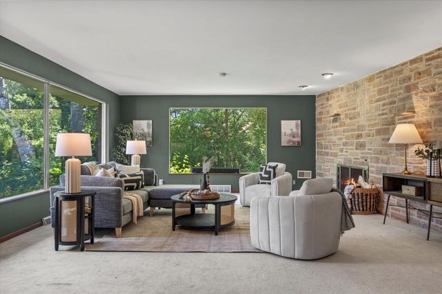 2416 W Dean COURT, River Hills, WI 53217