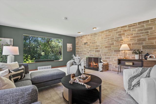 2416 W Dean COURT, River Hills, WI 53217