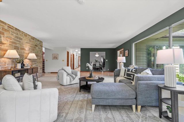 2416 W Dean COURT, River Hills, WI 53217