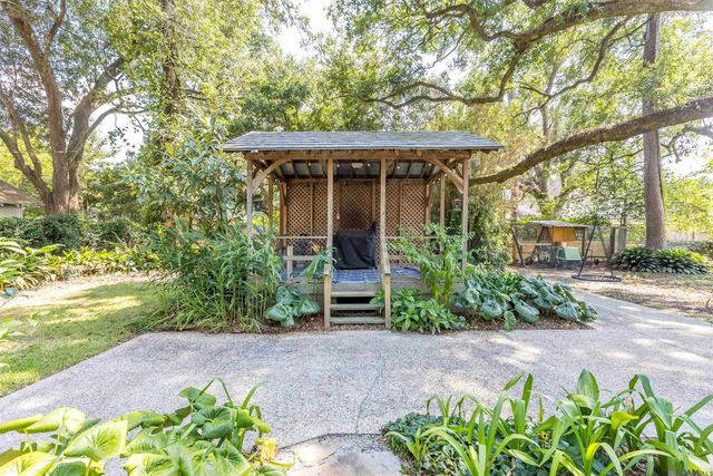 3922 Hundred Oaks Ave, Baton Rouge, LA 70808