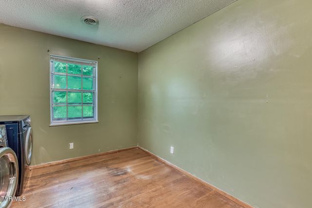 300 Peach Blossom Court, Johnson City, TN 37604