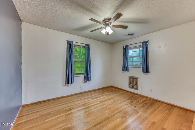 300 Peach Blossom Court, Johnson City, TN 37604