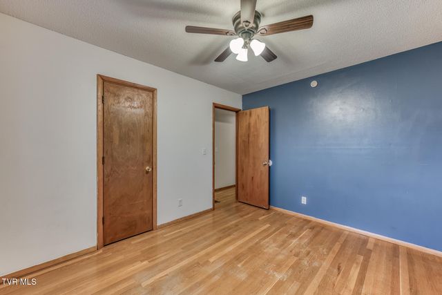 300 Peach Blossom Court, Johnson City, TN 37604
