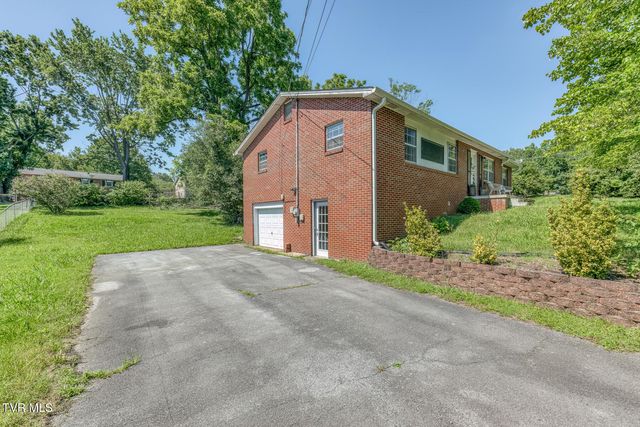 300 Peach Blossom Court, Johnson City, TN 37604