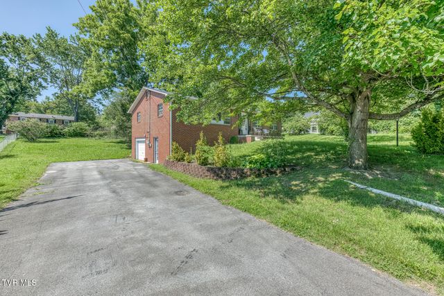 300 Peach Blossom Court, Johnson City, TN 37604