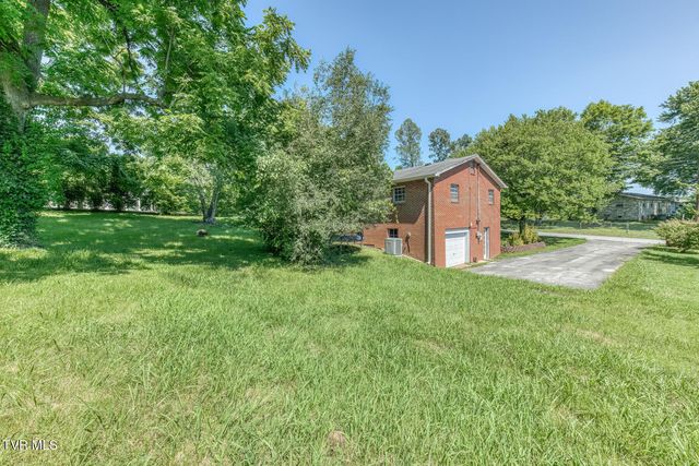 300 Peach Blossom Court, Johnson City, TN 37604