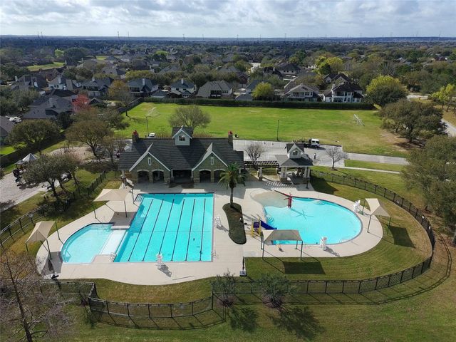 6097 Well Brook Lane, League City, TX 77573