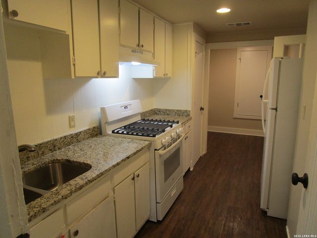 726 W Russell Pl Apt 1, San Antonio, TX 78212