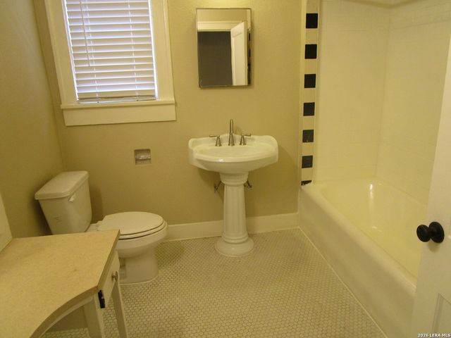 726 W Russell Pl Apt 1, San Antonio, TX 78212