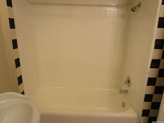 726 W Russell Pl Apt 1, San Antonio, TX 78212