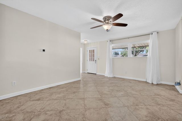 2107 SE 24th Avenue, Mineral Wells, TX 76067