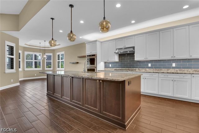 10505 Valencia Lakes DR, Bonita Springs, FL 34135