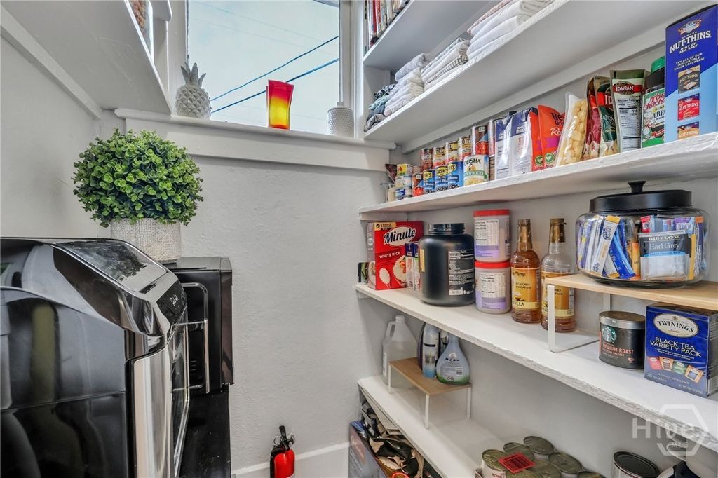 Image 11 of property listing at 202 E 51st Street, Savannah, GA 31405