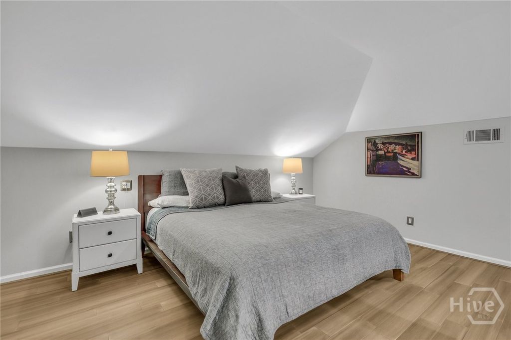 Image 22 of property listing at 202 E 51st Street, Savannah, GA 31405