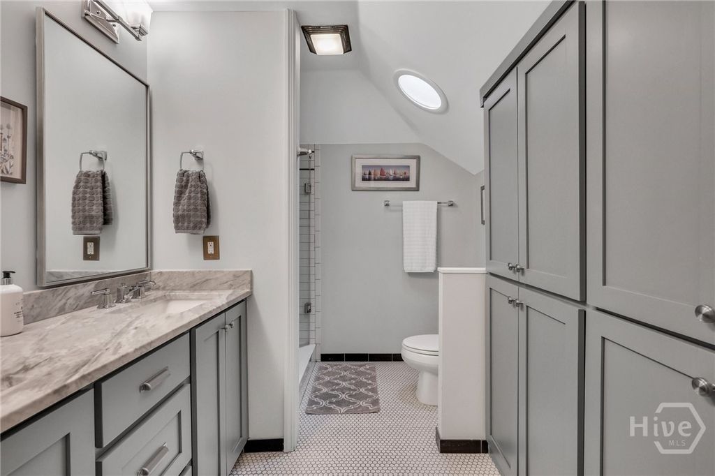 Image 26 of property listing at 202 E 51st Street, Savannah, GA 31405