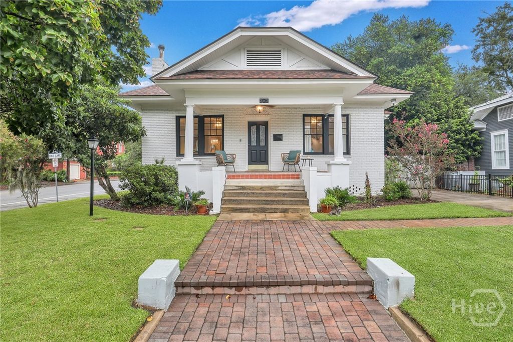 Image 35 of property listing at 202 E 51st Street, Savannah, GA 31405