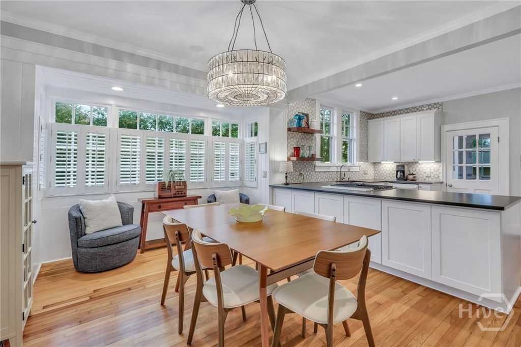 Image 4 of property listing at 202 E 51st Street, Savannah, GA 31405