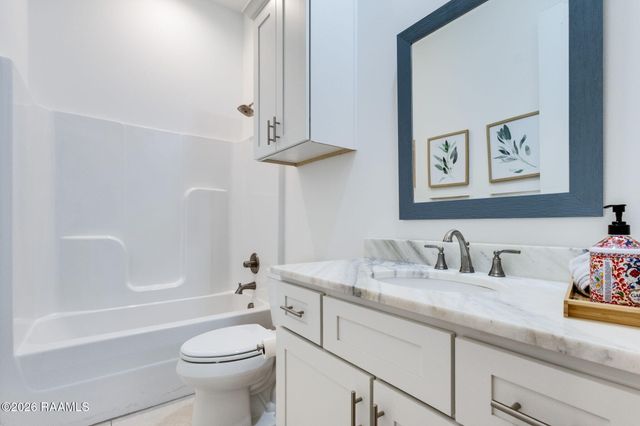 100 Barbados Drive B, Youngsville, LA 70592