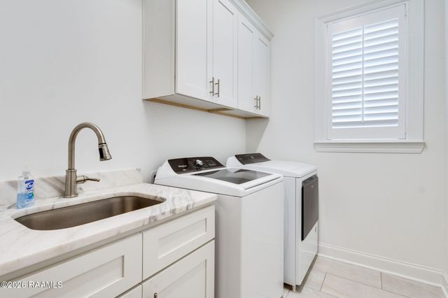 100 Barbados Drive B, Youngsville, LA 70592