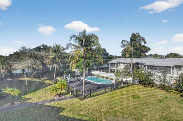 941 Crystal Lake Drive 311, Deerfield Beach, FL 33064