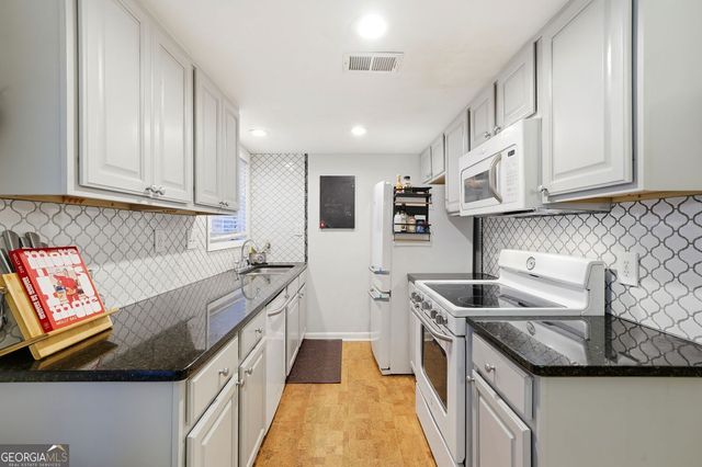 6900 Roswell Road L2, Sandy Springs, GA 30328