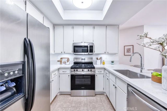 221 S Oak Knoll Avenue 202, Pasadena, CA 91101