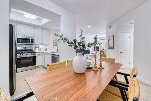 221 S Oak Knoll Avenue 202, Pasadena, CA 91101