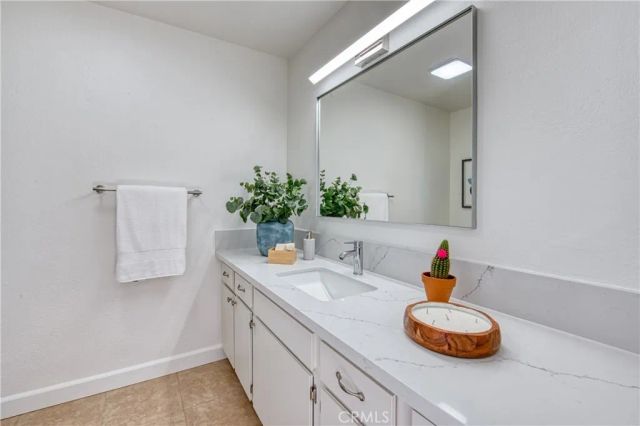 221 S Oak Knoll Avenue 202, Pasadena, CA 91101