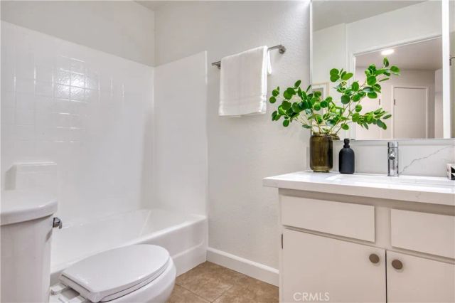 221 S Oak Knoll Avenue 202, Pasadena, CA 91101