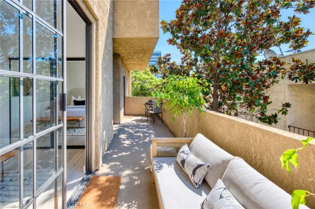 221 S Oak Knoll Avenue 202, Pasadena, CA 91101