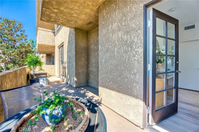 221 S Oak Knoll Avenue 202, Pasadena, CA 91101