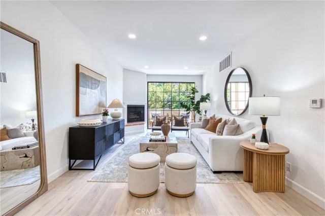 221 S Oak Knoll Avenue 202, Pasadena, CA 91101