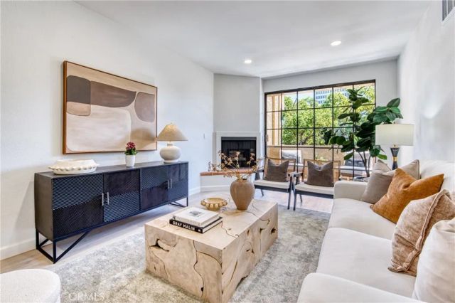 221 S Oak Knoll Avenue 202, Pasadena, CA 91101