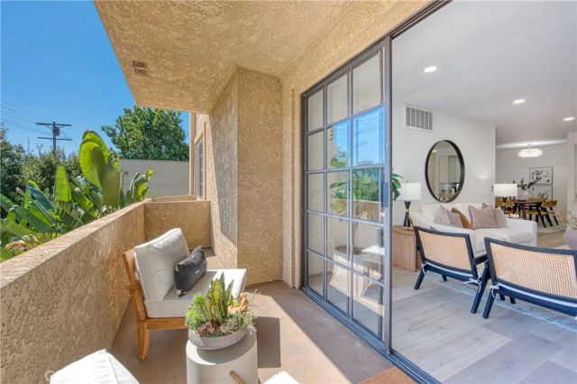 221 S Oak Knoll Avenue 202, Pasadena, CA 91101