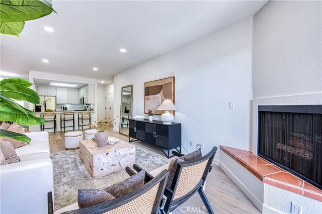 221 S Oak Knoll Avenue 202, Pasadena, CA 91101