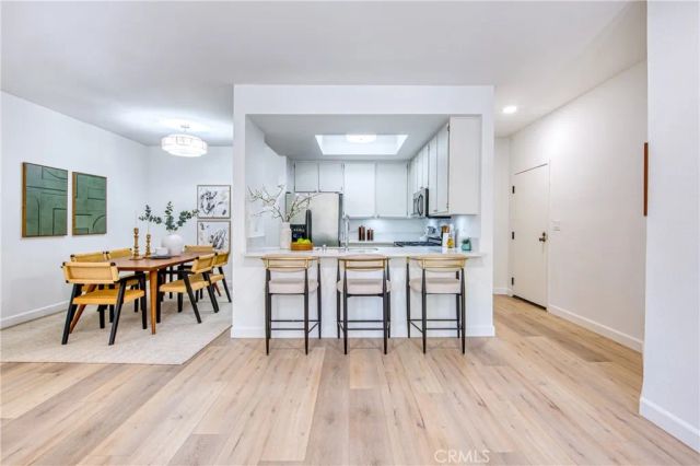 221 S Oak Knoll Avenue 202, Pasadena, CA 91101