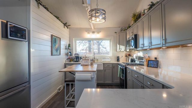 749 State Highway HH, Alton, MO 65606