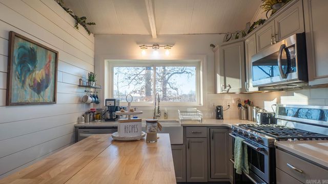 749 State Highway HH, Alton, MO 65606