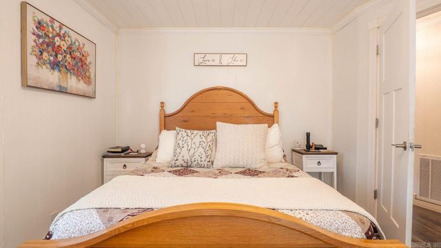 749 State Highway HH, Alton, MO 65606