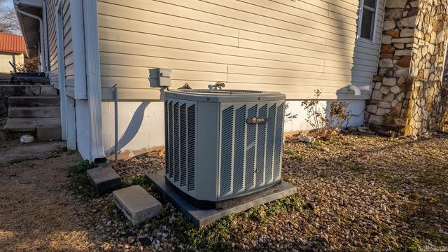 749 State Highway HH, Alton, MO 65606