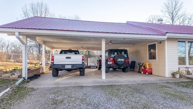 749 State Highway HH, Alton, MO 65606