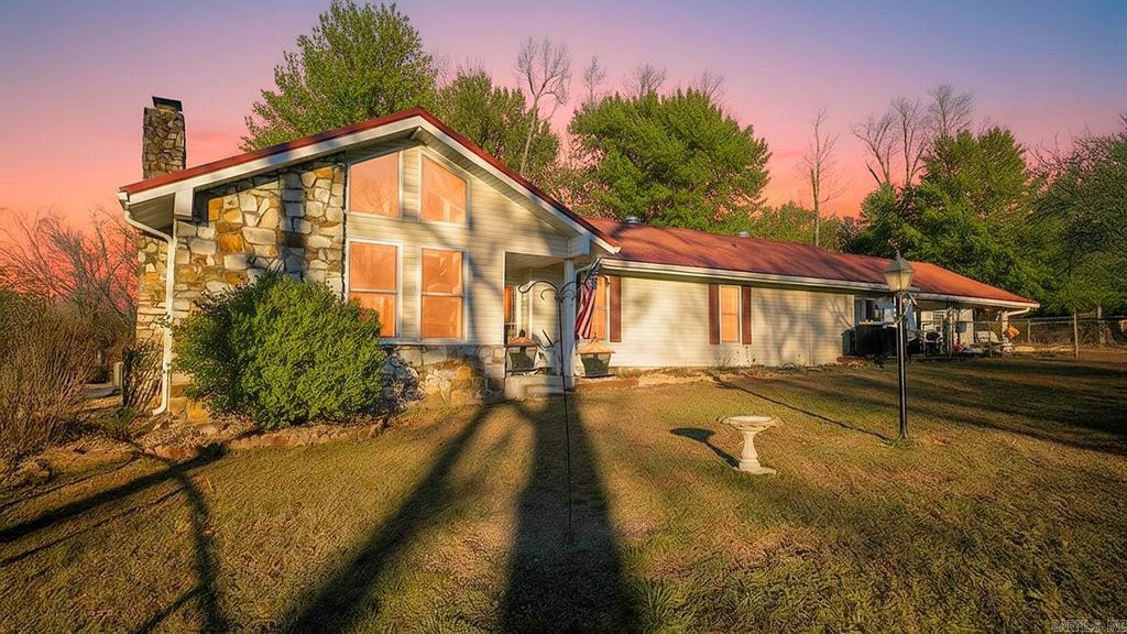 749 State Highway HH, Alton, MO 65606