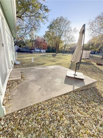 13520 Cypress Avenue, Grandview, MO 64030