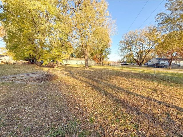 13520 Cypress Avenue, Grandview, MO 64030