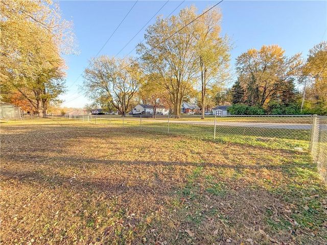 13520 Cypress Avenue, Grandview, MO 64030