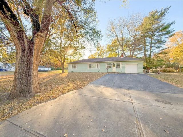 13520 Cypress Avenue, Grandview, MO 64030