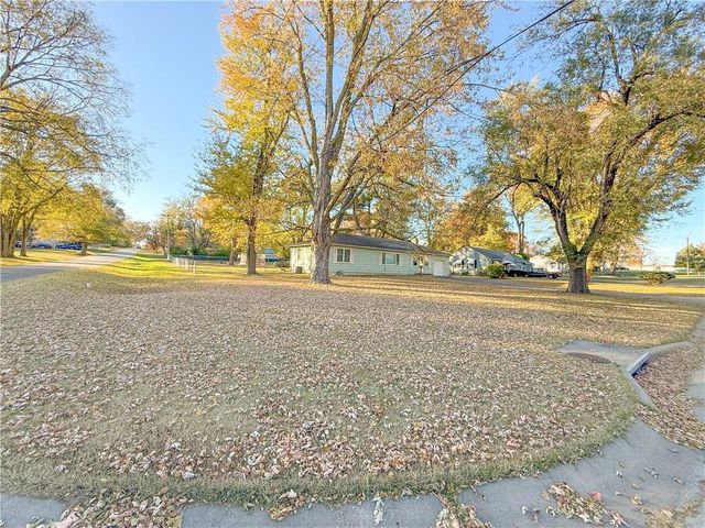 13520 Cypress Avenue, Grandview, MO 64030