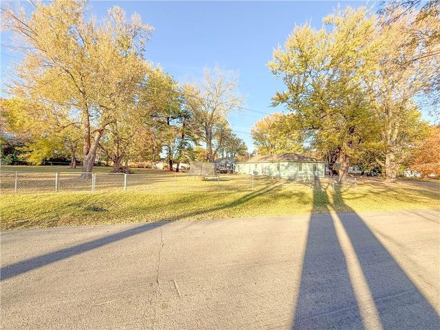 13520 Cypress Avenue, Grandview, MO 64030