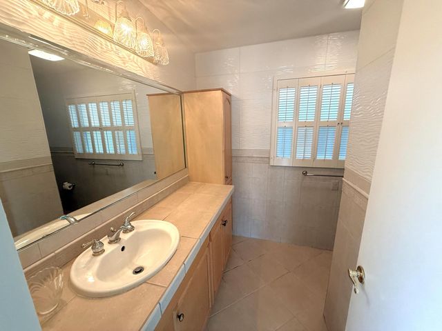 2810 NE 52nd Street, Fort Lauderdale, FL 33308