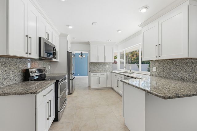 2810 NE 52nd Street, Fort Lauderdale, FL 33308